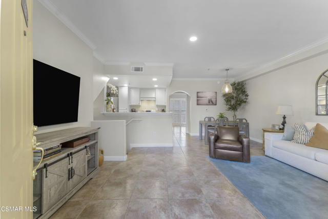 5200 Premiere Hills Circle, Woodland Hills CA: https://media.crmls.org/mediaz/e3e98669-cd64-4c7b-8e67-111055989437.jpg