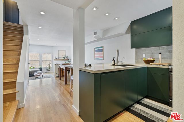716 Maltman Avenue, Los Angeles CA: https://media.crmls.org/mediaz/e3e9990c-60ba-4bbc-8936-46d5c209f7f1.jpg