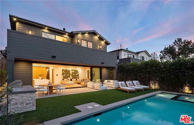4453 Gentry Avenue, Valley Village CA: https://media.crmls.org/mediaz/e3ea4af3-270d-46d7-bb5d-0cd8ac92137e.jpg