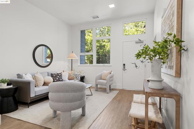 1545 32nd St, Oakland CA: https://media.crmls.org/mediaz/e3ea69dc-676d-4f00-9bfb-252a47d418fc.jpg