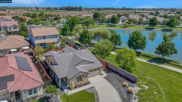 8275 Brookhaven Cir, Discovery Bay CA: https://media.crmls.org/mediaz/e3eacbb9-b897-4478-b6f5-efd3878b3347.jpg