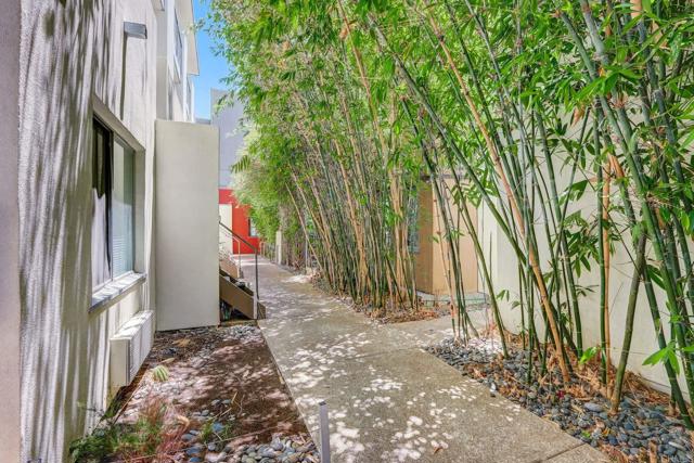 2064 Kettner Boulevard, San Diego CA: https://media.crmls.org/mediaz/e3eadfff-939e-4d54-b1b3-a66bda780b40.jpg