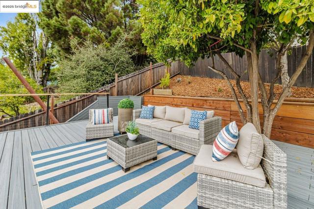 7900 Michigan Ave, Oakland CA: https://media.crmls.org/mediaz/e3eb1292-dcd4-49db-9207-ca074b6d4eaf.jpg