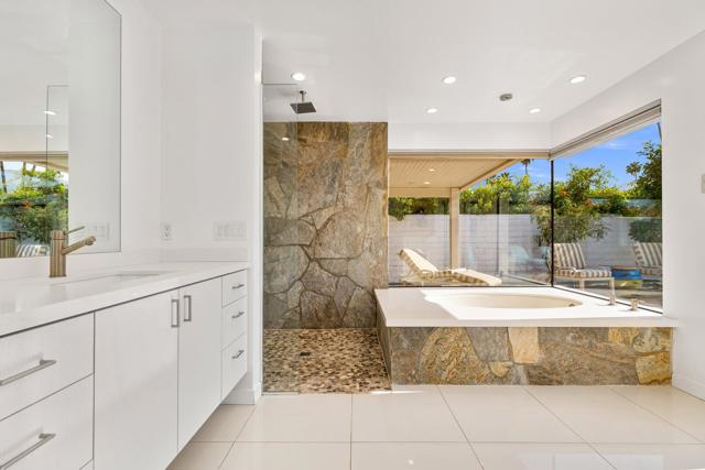 2943 Guadalupe Road, Palm Springs CA: https://media.crmls.org/mediaz/e3ebc07f-66cd-4b53-babc-0ca0c83e6e3e.jpg