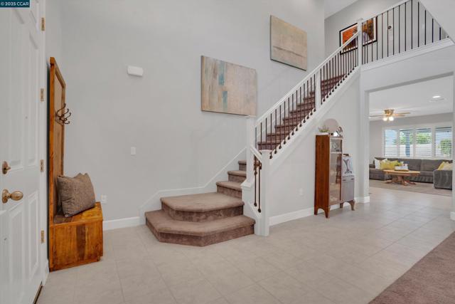 38 Pato Ct, Oakley CA: https://media.crmls.org/mediaz/e3ecb52b-4440-4bce-a5b4-1fab5373de50.jpg