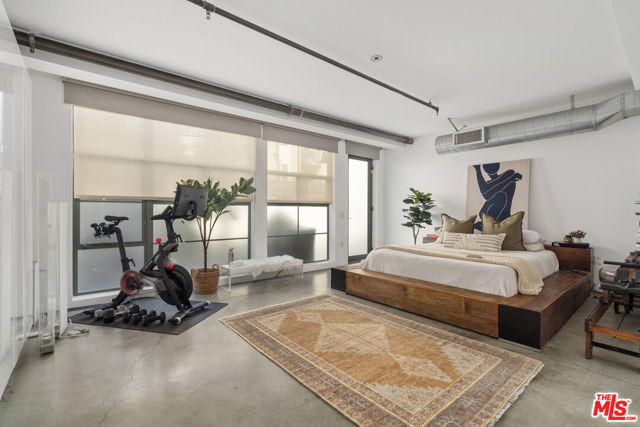 1046 Princeton Drive, Marina del Rey CA: https://media.crmls.org/mediaz/e3ed53d6-7e5d-4414-afb1-a2da6a7a8276.jpg