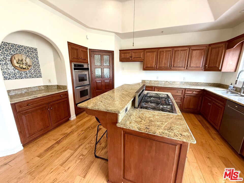 https://media.crmls.org/mediaz/e3ed5603-a2b4-4864-a637-ebe6de507d63.jpg?preset=X-Large