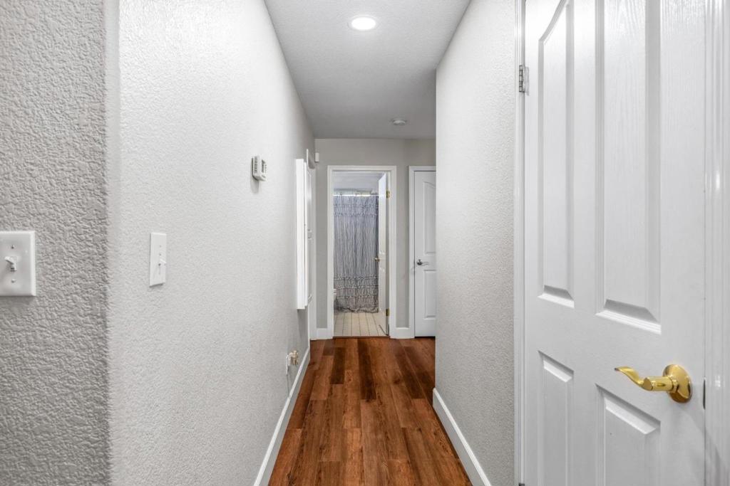 https://media.crmls.org/mediaz/e3ed5bd1-9cfc-494c-9e65-b94e698b9e89.jpg?preset=X-Large