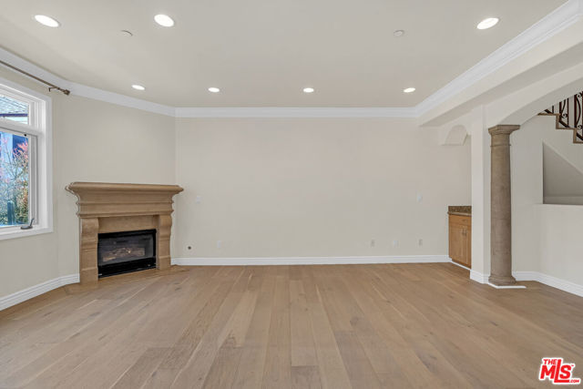 1022 10th Street, Santa Monica CA: https://media.crmls.org/mediaz/e3ede1e9-2719-4ea0-8de6-96a9a1f829d6.jpg