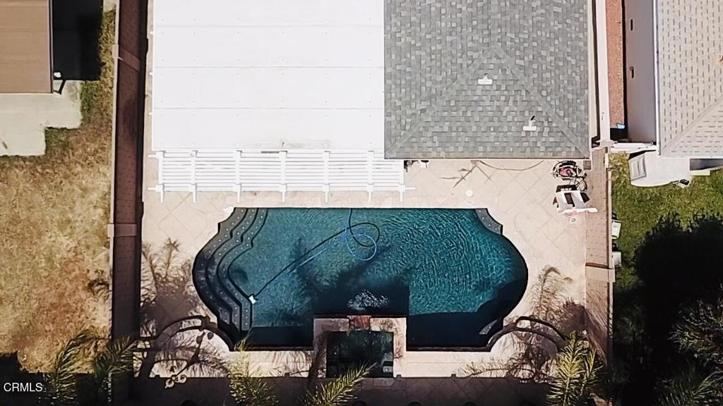 https://media.crmls.org/mediaz/e3ee37b5-f79b-4082-b9fa-a33b933c4689.jpg?preset=X-Large