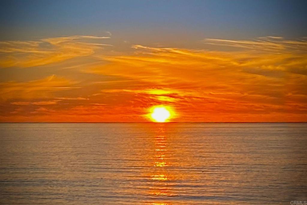 https://media.crmls.org/mediaz/e3ee6c21-fcda-4d9b-9c6e-e5e7eb5c231f.jpg?preset=X-Large