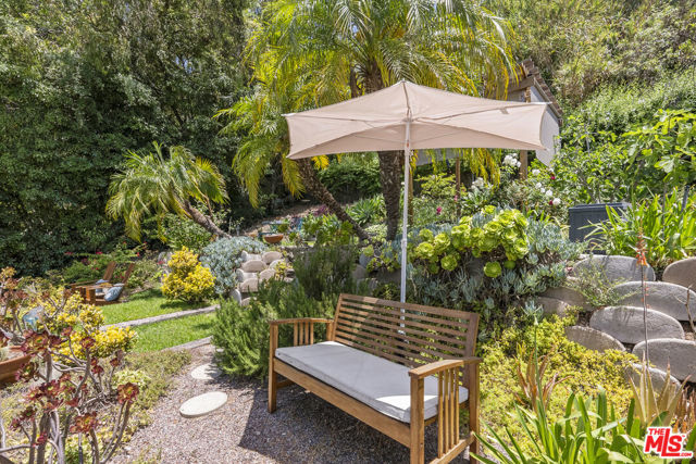 2174 Alcyona Drive, Los Angeles CA: https://media.crmls.org/mediaz/e3ee73c1-6c29-4ee0-a28c-6a4e99f67144.jpg