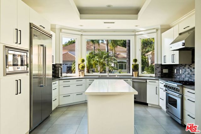 5325 Collingwood Circle, Calabasas CA: https://media.crmls.org/mediaz/e3ef6e60-5195-4d63-8ff8-e9eada736c16.jpg