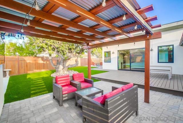 4471 Rolando Blvd, San Diego CA: https://media.crmls.org/mediaz/e3efe082-da80-43b7-b448-4383f76cb87b.jpg