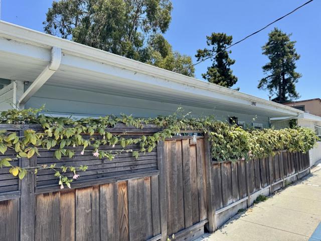 1890 Wharf Road, Capitola CA: https://media.crmls.org/mediaz/e3f00bc4-c6e4-4a2f-8471-1524b1b62c84.jpg