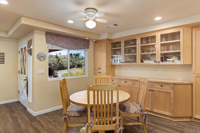 Detail Gallery Image 32 of 60 For 945 El Paseo, Vista,  CA 92084 - 4 Beds | 3 Baths