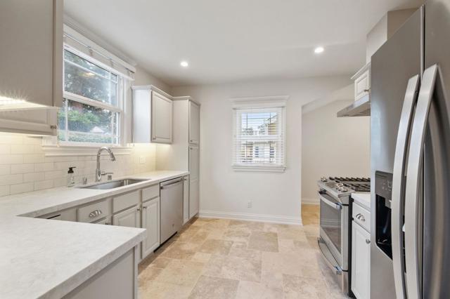 711 Laurel Avenue, Burlingame CA: https://media.crmls.org/mediaz/e3f1529c-5cd1-403a-928d-84ecdb3a1d7e.jpg