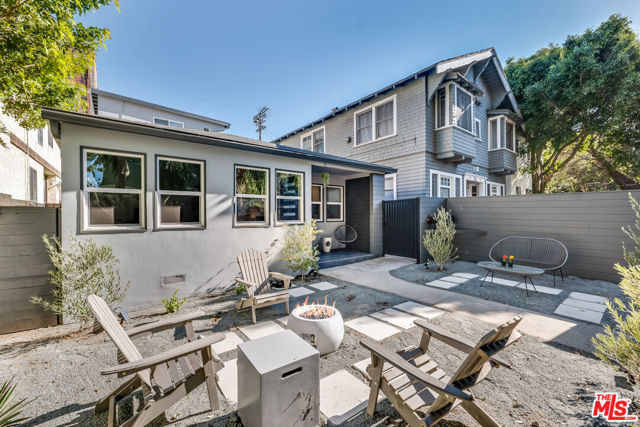 24 20th Avenue, Venice CA: https://media.crmls.org/mediaz/e3f155d9-1846-4b3d-8fa3-c8ad42272a06.jpg