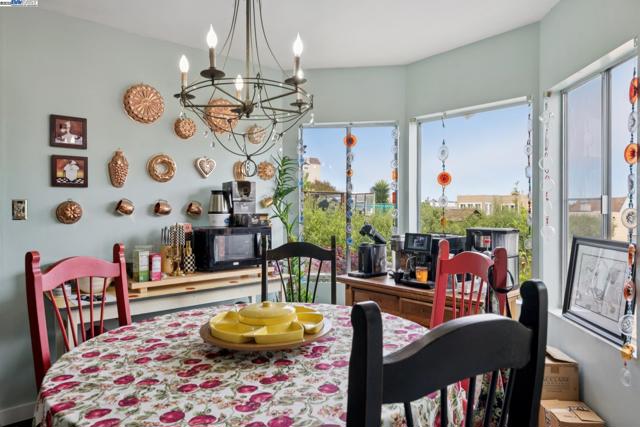 658 30Th Ave, San Francisco CA: https://media.crmls.org/mediaz/e3f18d95-d9d5-4928-a9a6-6d78090b8995.jpg