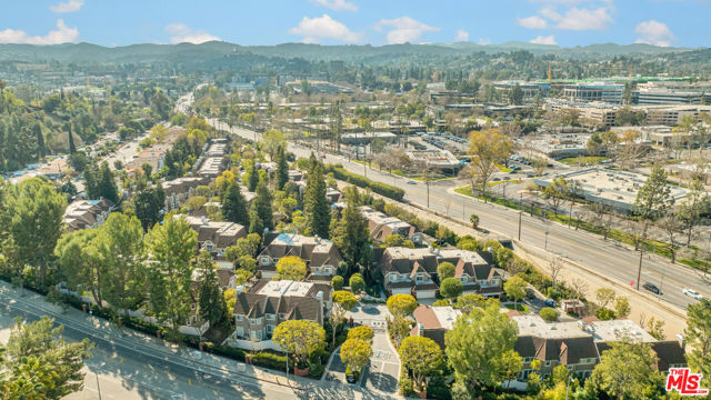 20950 Oxnard Street, Woodland Hills CA: https://media.crmls.org/mediaz/e3f1942b-1928-4ac6-8193-93e5d37ca7de.jpg