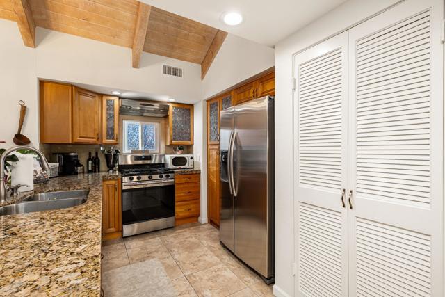 317 Forest Hills Drive, Rancho Mirage CA: https://media.crmls.org/mediaz/e3f1ad7d-1473-4f44-83ff-c58f1ca7ff31.jpg