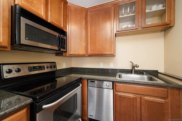 860 Turquoise St, San Diego CA: https://media.crmls.org/mediaz/e3f1f478-d49a-413b-b430-efe1f97521e0.jpg