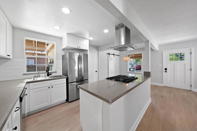 4991 Date Pl, San Diego CA: https://media.crmls.org/mediaz/e3f24018-f424-4e35-ab66-5df7789be439.jpg