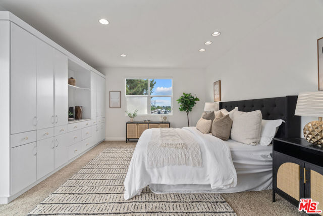 4424 Whitsett Avenue, Studio City CA: https://media.crmls.org/mediaz/e3f47207-e927-4332-a57f-50d02a917934.jpg