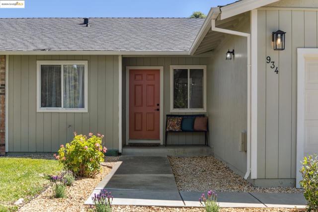 934 Bancroft Rd, Concord CA: https://media.crmls.org/mediaz/e3f48267-ba85-4f98-ab72-f1ab036d8576.jpg