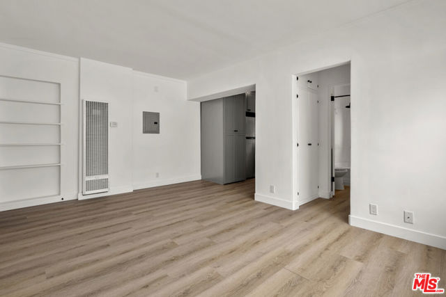 4723 Beverly Boulevard, Los Angeles CA: https://media.crmls.org/mediaz/e3f5156b-48fe-4f1a-afaa-569195565a40.jpg