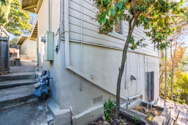 9560 Alcala Avenue, Oakland CA: https://media.crmls.org/mediaz/e3f544b3-fbdb-4fcc-8467-f4c5f2b1f173.jpg