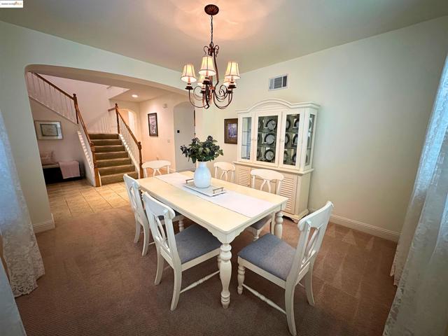 1327 Remington Ct, Tracy CA: https://media.crmls.org/mediaz/e3f575a5-85fd-465c-8178-69b802deb094.jpg