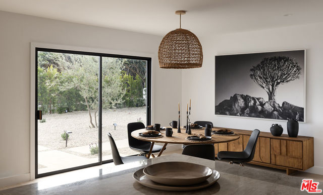 20374 Seaboard Road, Malibu CA: https://media.crmls.org/mediaz/e3f5b699-0ada-497a-8f82-c8578badc9a2.jpg