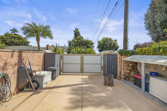109 Shamrock Drive, Ventura CA: https://media.crmls.org/mediaz/e3f67dab-e27d-48bb-80d6-38b40af520df.jpg