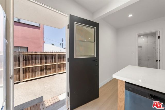 701 Oxford Avenue, Marina del Rey CA: https://media.crmls.org/mediaz/e3f6b768-4b8c-435c-9bf7-d5df5aad757b.jpg