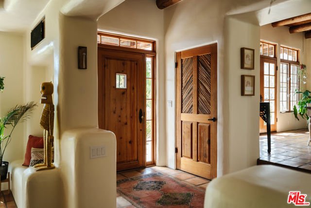 2865 Marquette Drive, Topanga CA: https://media.crmls.org/mediaz/e3f6d342-a6e2-4209-9c42-ba6c88549dc2.jpg