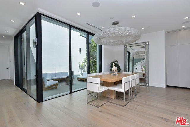 5316 Lennox, Sherman Oaks CA: https://media.crmls.org/mediaz/e3f814d8-1b04-4339-a538-e273141630f2.jpg