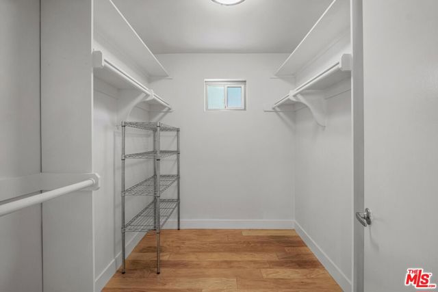4207 Michelangelo Avenue, Woodland Hills CA: https://media.crmls.org/mediaz/e3f8339c-6199-4ab1-82f5-9636857fc43f.jpg