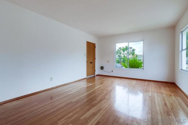 1354 Chalcedony St, San Diego CA: https://media.crmls.org/mediaz/e3f89a1c-077d-427c-8fe7-809f63f9af8c.jpg