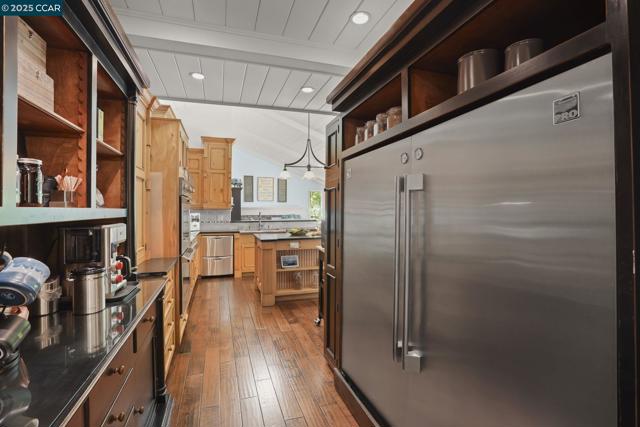 24 Ray Ct, Alamo CA: https://media.crmls.org/mediaz/e3f921a3-fe42-4559-91f4-e85ea7b72707.jpg