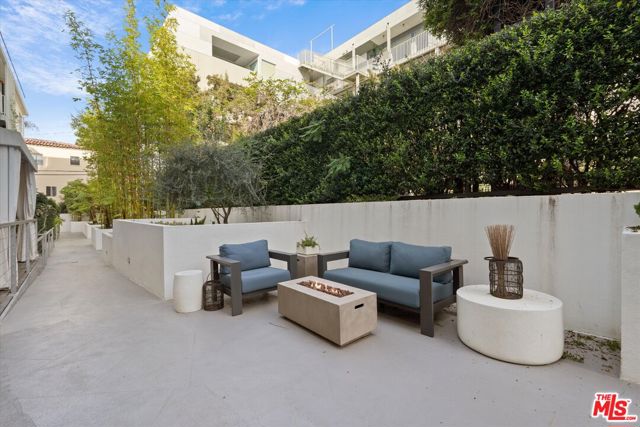 1345 Havenhurst Drive, West Hollywood CA: https://media.crmls.org/mediaz/e3f931a2-eea9-4493-b980-8f7e674476d6.jpg