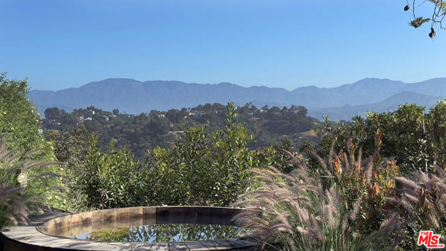 1407 Randall Court, Los Angeles CA: https://media.crmls.org/mediaz/e3f98f82-3bcd-4e1c-98ec-d7d6a80b93d3.jpg