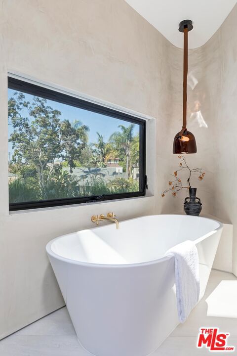 2831 Malcolm Avenue, Los Angeles CA: https://media.crmls.org/mediaz/e3f9a28a-c1cd-4269-a04a-a0f88317e7c0.jpg