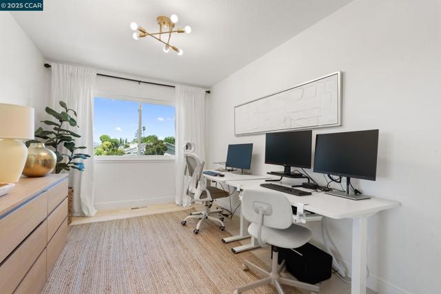 6625 Pioneer Ln, Dublin CA: https://media.crmls.org/mediaz/e3fa2d5a-e268-43a6-abfd-c256a3b107b0.jpg