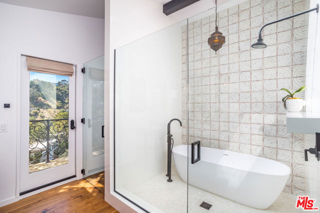 8149 Mannix Drive, Los Angeles CA: https://media.crmls.org/mediaz/e3fa84be-88ce-440f-bce6-34e011984520.jpg