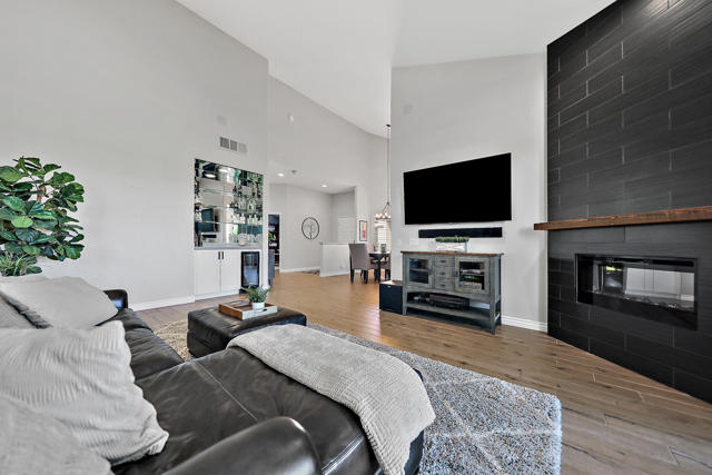 55280 Riviera, La Quinta CA: https://media.crmls.org/mediaz/e3fabd96-04d6-4d31-9819-dd15d41fee0e.jpg