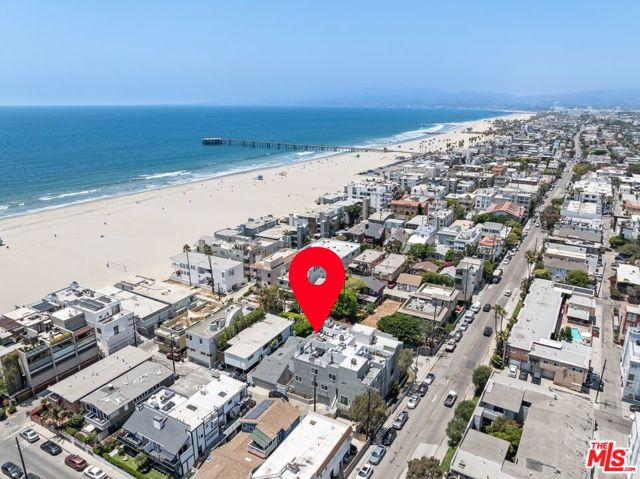 32 Galleon Street, Marina del Rey CA: https://media.crmls.org/mediaz/e3fb2e2e-d39c-4e75-b091-3f7ceb0ad183.jpg