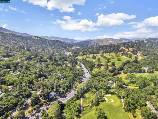18 Van Tassel Ln, Orinda CA: https://media.crmls.org/mediaz/e3fb3771-6281-4315-ad12-05c8c678492a.jpg