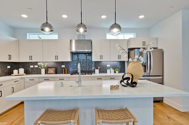 3040 Boyter Place, Santa Clara CA: https://media.crmls.org/mediaz/e3fb7e81-9298-4867-a9ae-cf3ba9ba19ee.jpg