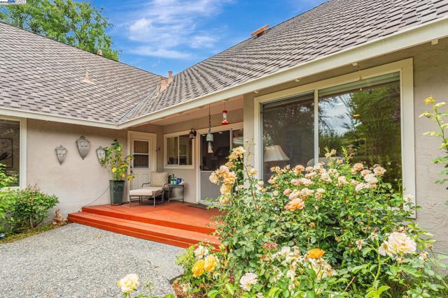 736 Tunbridge Rd, Danville CA: https://media.crmls.org/mediaz/e3fbaa94-154e-412b-b619-70cd2b9e1f2e.jpg